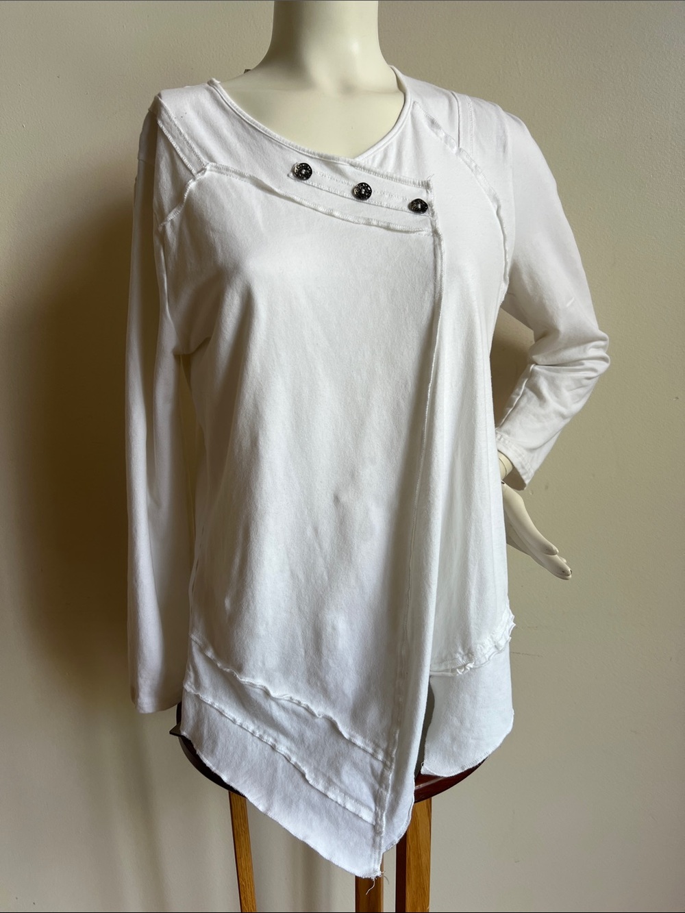 Lulu-B White Long-Sleeve Asymmetric Button Front Top